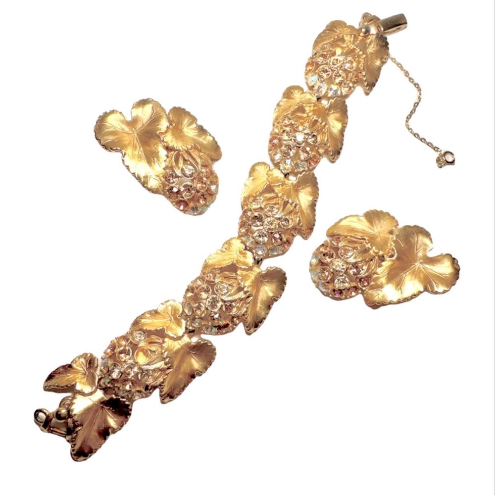 Schiaparelli  crystal  jewelry set with bracelet & earrings 1950s
